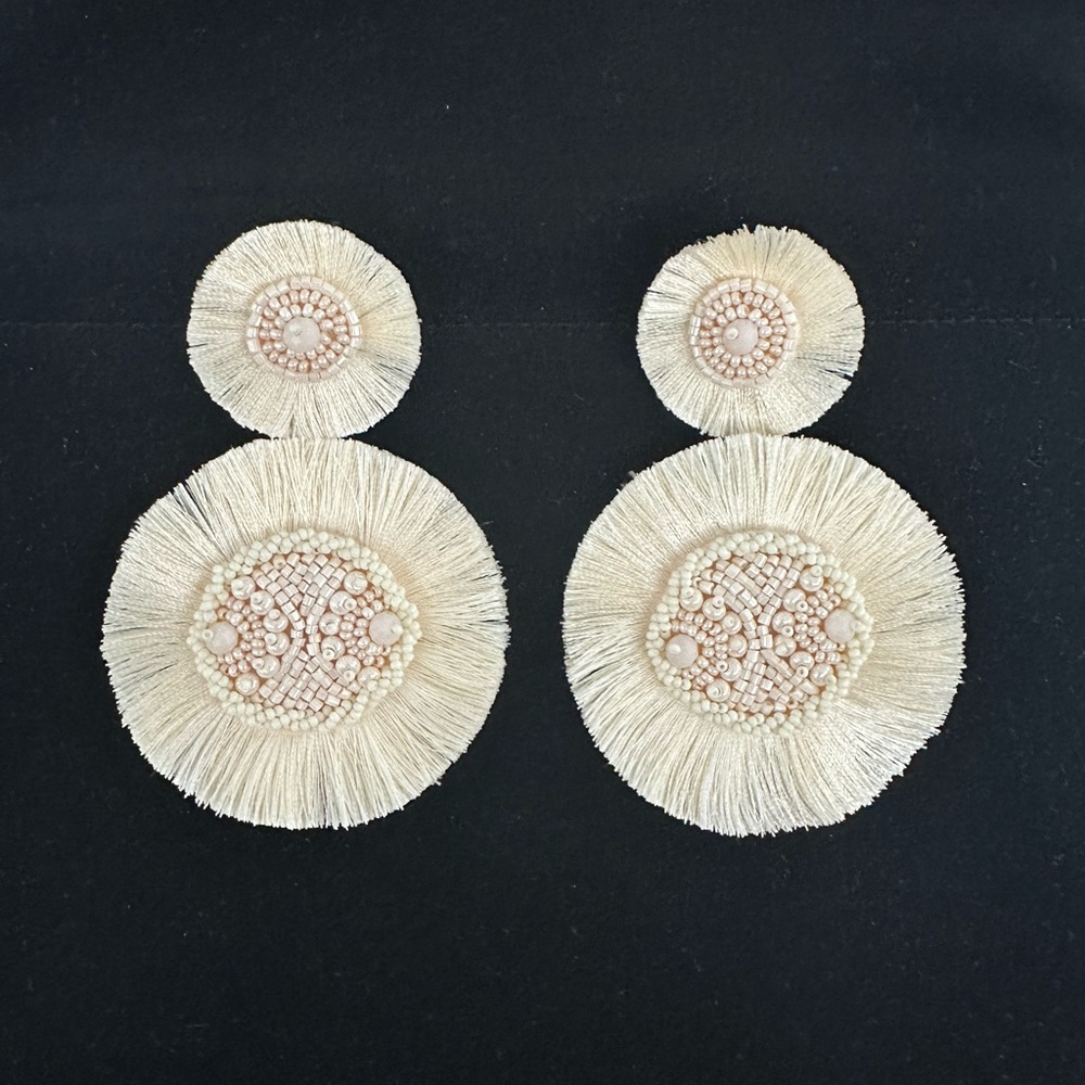 Tres Almas embroidered earrings